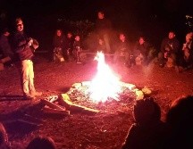 Todos se reúnen alrededor de una fogata para seguir escuchando más leyendas como La Bruja del Bosque, la de El Catrín y la de Martín Toscano, entre otras. EL INFORMADOR / A. camacho