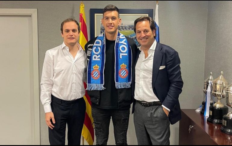 Cesár Montes firmó contrato con el equipo español hasta el año 2028. Twiiter/@CJasib