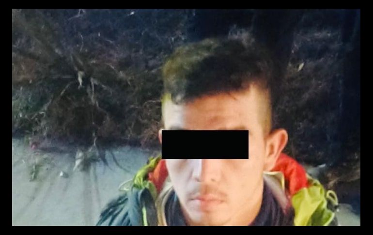 Por este delito fue detenido un sujeto de 24 años, quien afirma responder al nombre de Adrián “G”, además de asegurar ser el propietario de dicha unidad motora de bajo cilindraje, con colores negro y rojo del modelo 2017, con la marca Italika. ESPECIAL