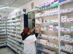 La Cofepris recomienda revisar los medicamentos para no consumir los productos apócrifos. Archivo
