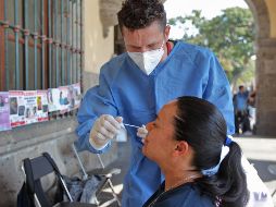 Se recomienda al presentar síntomas realizarse una prueba, si el resultado es positivo guardar reposo y aislarse en casa para evitar generar un mayor número de contagios. EL INFORMADOR/ Archivo