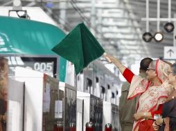 La primera ministra de Bangladés, Sheikh Hasina, inauguró la primera línea de metro del país en Daca. AFP