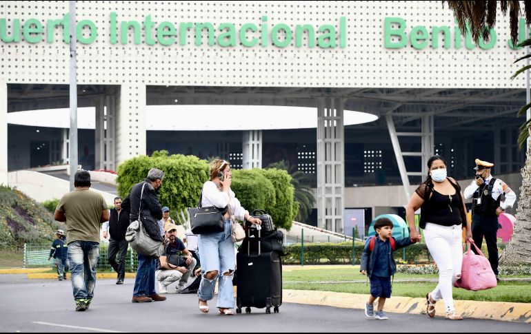 Marchas y bloqueos al AICM está en la lista de eventos externos que ocasionaron el retraso de vuelos y malestar entre los pasajeros. ARCHIVO