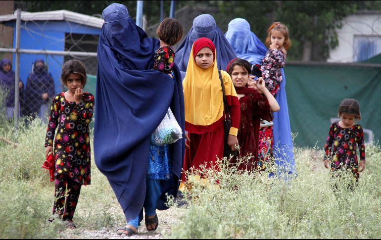 En un país donde más de 28 millones de personas requieren de asistencia para sobrevivir, se encuentra proclive a sufrir consecuencias sin el trabajo humanitario de las mujeres afganas. EFE/ Archivo