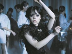 Jenna Ortega, pese a tener compromisos de trabajo en la actuación, nunca dejó de lado sus estudios académicos. ESPECIAL/ NETFLIX