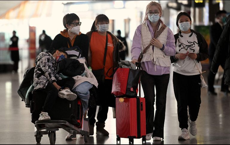 Estados Unidos, Italia, Japón, India y Malasia son algunas naciones que solicitan a los viajeros procedentes de China una prueba de COVID negativa para entrar a su país. AFP