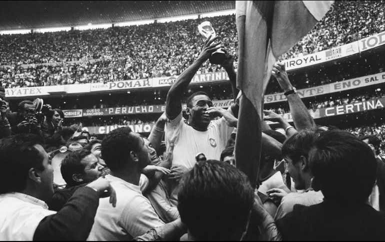Pelé tenía guardada otra obra de arte para asombrar al Estadio Azteca cuando asistió con categoría suprema a Carlos Alberto para que este anotara el cuarto gol de Brasil en la final. AP / ARCHIVO