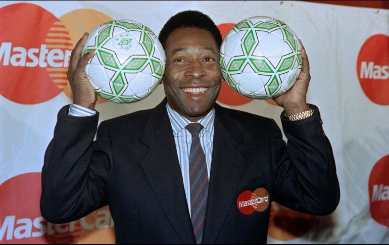 Habrá un velorio masivo en el estadio de futbol. AFP