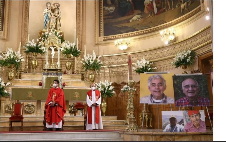 Padres Javier Campos Morales, SJ, 43 años y Joaquín César Mora Salazar, SJ, 81 años, asesinados en Chihuahua. SUN