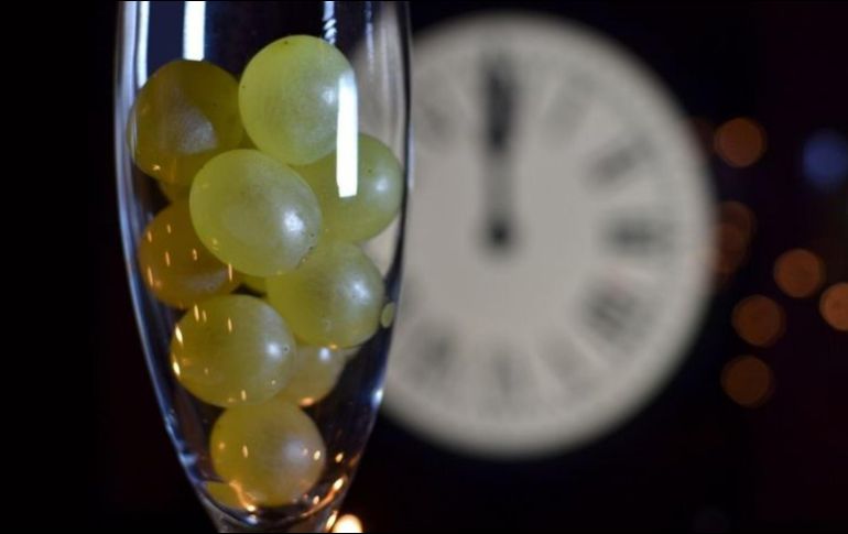 Una tradición es brindar en Año Nuevo con doce uvas para cumplir doce deseos, pero no solo se queda ahí, aquí te presentamos otros beneficios. PINTEREST
