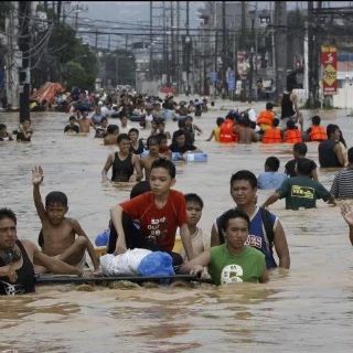 Aumentan a 44 muertos y 28 desaparecidos por inundaciones en Filipinas