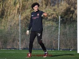 Guillermo Ochoa se sigue adaptando a su nuevo equipo el Salernitana. Twiiter/@OfficialUSS1919