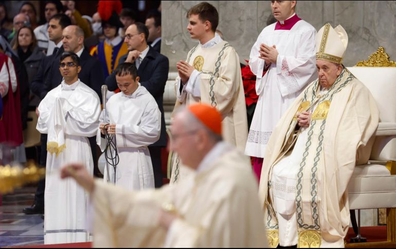 El jueves Francisco presidirá el funeral del papa emérito en la plaza de San Pedro, antes de su inhumación en la cripta del templo. EFE/F. Frustaci