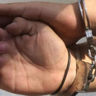 Cae hombre con pistola tras reporte de disparos en Año Nuevo