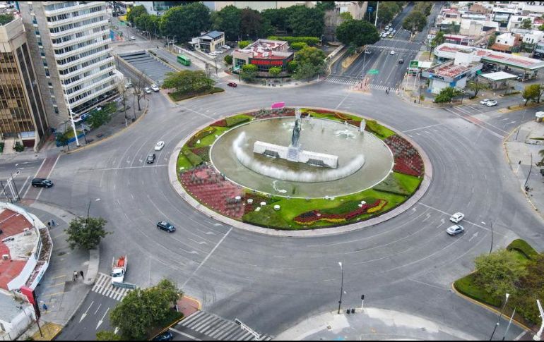 Aquellos que decidieron iniciar el año en movimiento abarrotaron el rodamiento vehicular en bicicleta, patines o caminando. EL INFORMADOR/A. Navarro