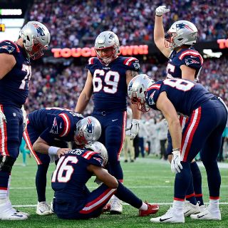 Patriots se imponen ante Miami y aún sueñan con estar en playoffs