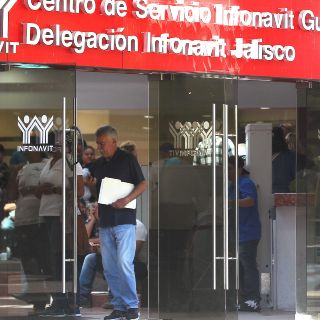 ¿No has convertido tu crédito del Infonavit a pesos? Amplían plazo y todavía tienes chance