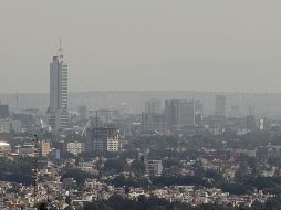 La contaminación en la Zona Metropolitana de Guadalajara fue evidente desde diversos puntos tras los festejos que se llevaron a cabo por el Año Nuevo. EL INFORMADOR/C. Zepeda