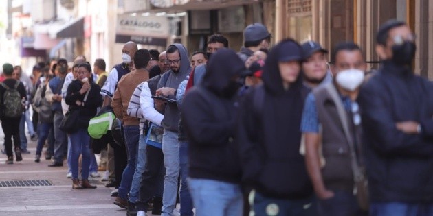 Tapat&iacute;os abarrotan recaudadoras en primer d&iacute;a de pagos de impuestos