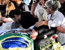 Entre lágrimas, porras y aplausos, despidieron al Rey Pelé. AFP/Nelson Almeida