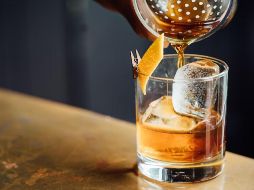 Según los especialistas es recomendable dejar de beber bajo la guía de expertos, pues de esa manera es más saludable y se corren menos riesgos. UNSPLASH/ESPECIAL