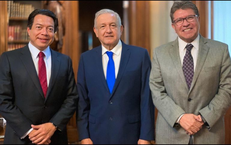 Mario Delgado (i) celebró que diputados federales hayan decidido retirar los espectaculares para no generar división. NTX/ARCHIVO