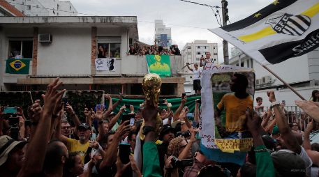 Aficionados no perdonaron la ausencia de las figuras brasileñas. AFP/Archivo