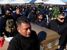 Ayer se rindió un homenaje a los 12 elementos de la AEI asesinados el domingo dentro del Cereso Estatal número 3 de Chihuahua y en un ataque armado el pasado lunes 2 de enero. EFE/L. Torres