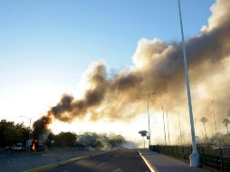 Autoridades de Culiacán, en Sinaloa, recomendaron a la población el 5 de enero, permanecer en sus casas debido a diversos enfrentamientos armados en los que se reportaron vehículos incendiados, narcobloqueos, balaceras y despojo de automóviles. EFE / J. C. Cruz