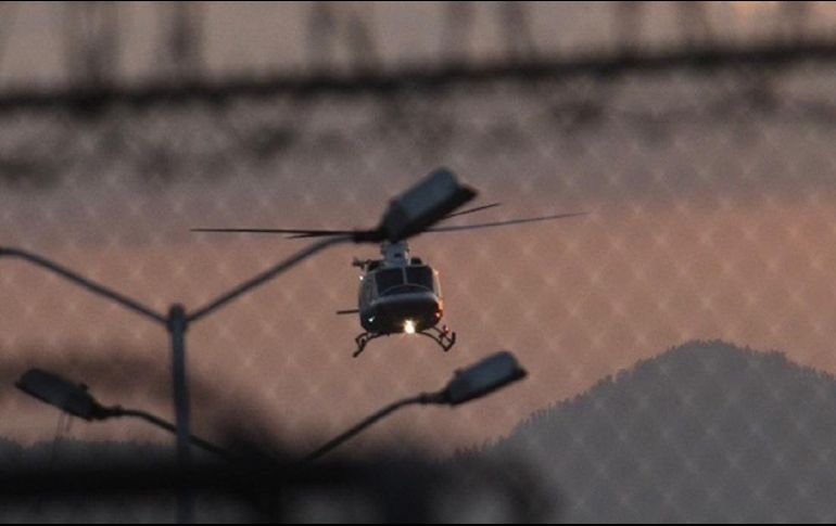 Un helicóptero Bell de la Agencia de Investigación Criminal despegó del helipuerto de la FEMDO con Guzmán López a bordo. SUN