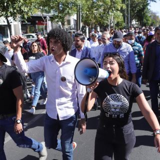 Se plantan en Casa Jalisco contra encarcelamiento de tres universitarios