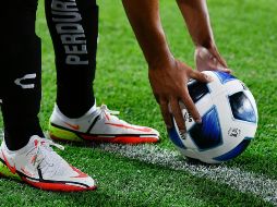 Las condiciones de la cancha imposibilitan que se juegue el partido. EL INFORMADOR/ARCHIVO