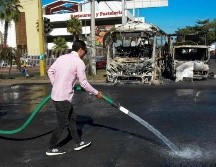 Ya se habilitaron algunos tramos carreteros, pero hay otros que aún continúan cerrados debido a la ola violenta. AFP/J. Cruz