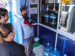 Purificadoras avizoran un nuevo aumento para llegar a los 15 pesos por relleno. EL INFORMADOR/C. Zepeda