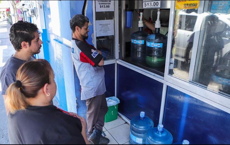 Purificadoras avizoran un nuevo aumento para llegar a los 15 pesos por relleno. EL INFORMADOR/C. Zepeda