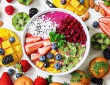 Un batido o licuado tradicional se prepara con una mezcla de frutas o verduras. ESPECIAL.