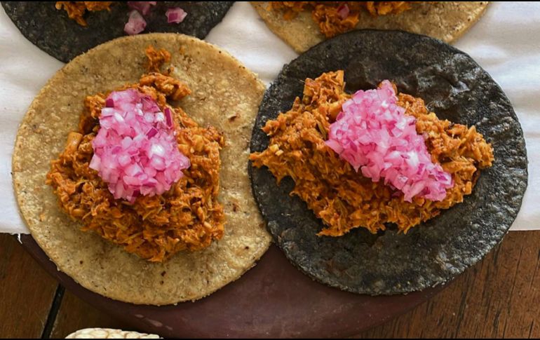 Ricos tacos de cochinita. Preparada en casa con ingredientes traídos de Yucatán. En Facebook encuentras este restaurante como @lacasadelxkekengdl. ESPECIAL