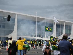 Cientos de simpatizantes de Bolsonaro pretenden derrocar a Lula. EFE/Andre Borges