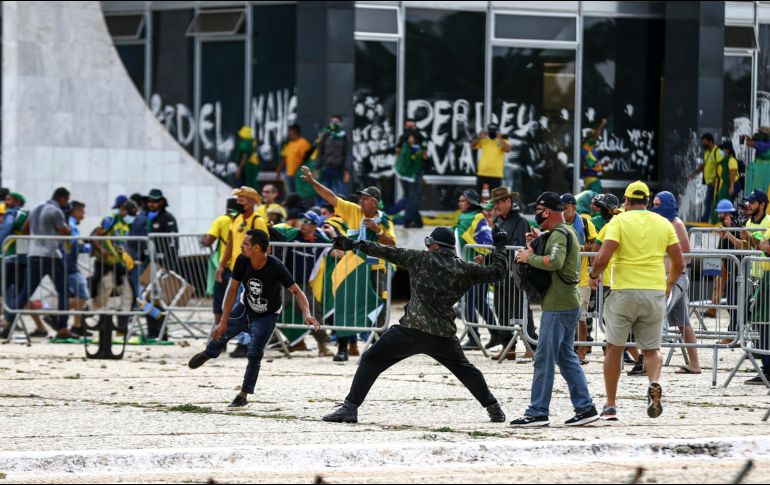 Seguidores del expresidente brasileño Jair Bolsonaro invadieron el Palacio de Planalto. EFE/Marcelo Camargo