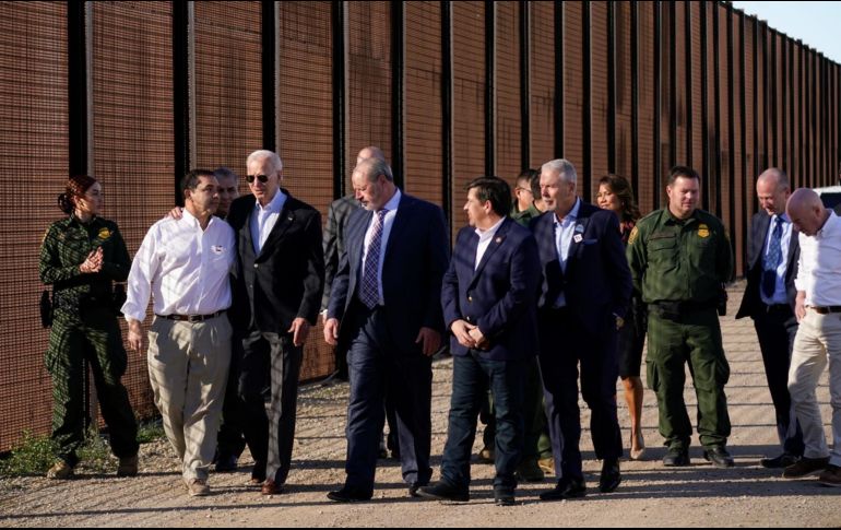 El número de migrantes que cruza la frontera hacia Estados Unidos ha aumentado drásticamente durante los primeros dos años de Biden en el cargo. AP