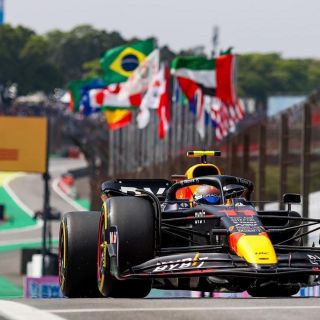 El problema de Checo es competir contra Verstappen: Adrián Fernández