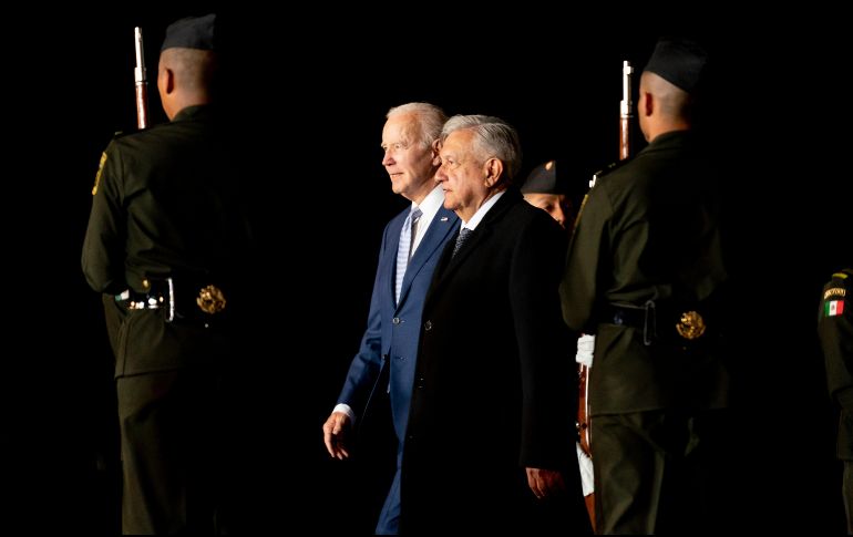 El presidente Joe Biden llegó ayer al AIFA y fue recibido por López Obrador. AP / A. Harnik