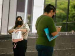 Únicamente las personas de la tercera edad, discapacitadas y mujeres embarazadas o con menores lactantes no requieren cita para la atención de sus trámites. EL INFORMADOR / ARCHIVO