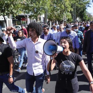 Entregan a AMLO solicitud para intervenir ante caso de estudiantes de UDG