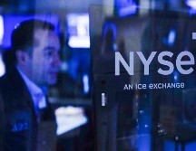 Dos de los tres principales índices terminaron en números rojos este lunes. AP/S. Wenig