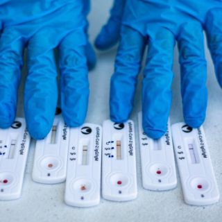 Uruguay registra 5 mil 649 casos de COVID-19 en la primera semana de enero