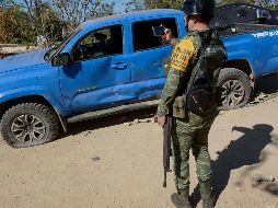 Integrantes del Ejército mexicano reguardan la zona donde fue capturado Ovidio Guzmán. EFE/J. Cruz