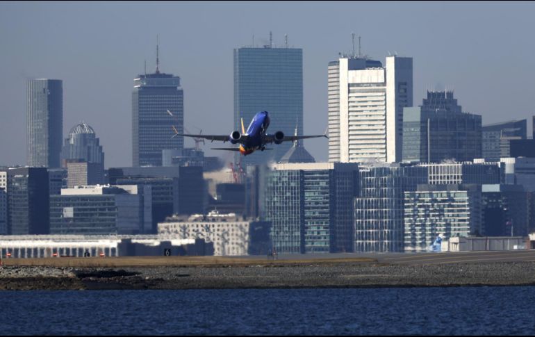 En un mensaje en Twitter, la FAA indicó que 