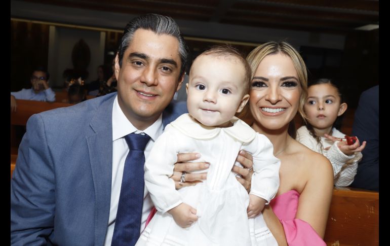 Armando y Santiago Orozco con Bettyna Alfaro. GENTE BIEN JALISCO/Claudio Jimeno