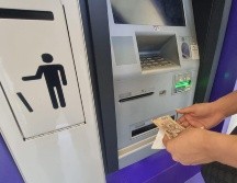 Es imprescindible mantenerse alerta cuando se retire efectivo de cajeros automáticos. EL INFORMADOR/ARCHIVO
